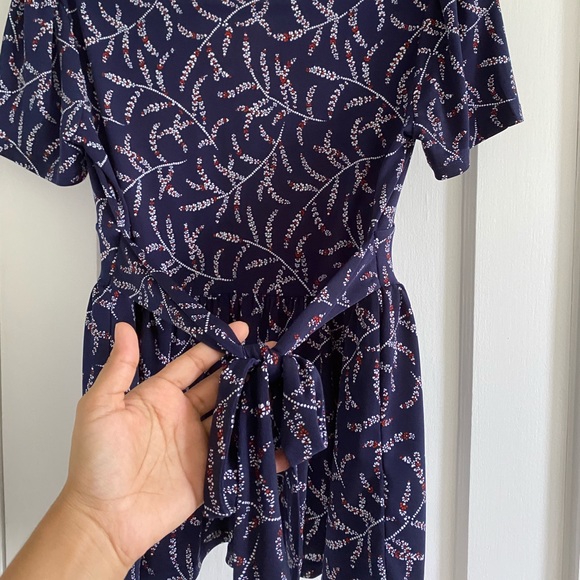 Michael Kors like New - Picture 2 of 2